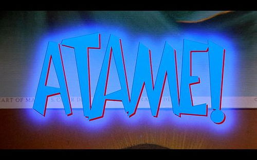 《红的相册》 从视觉符号到情感记忆的影视策划新维度